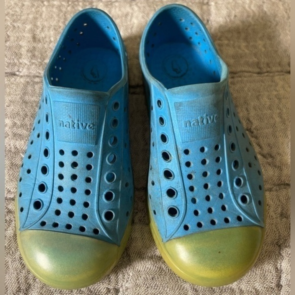 Native Shoes Size 10